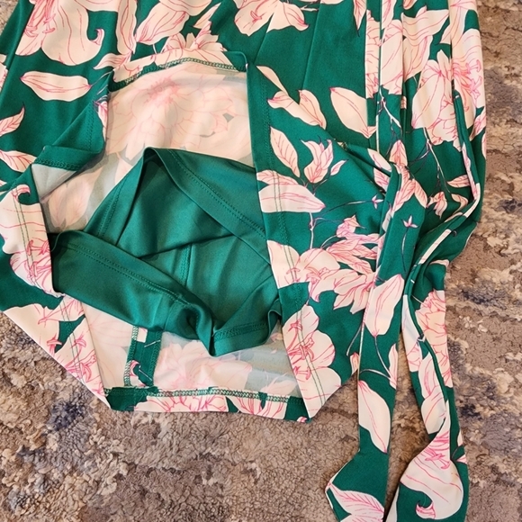 NWT Eliza J. Green/Pink floral stretch faux wrap dress.  Women's size 2. - Picture 7 of 16